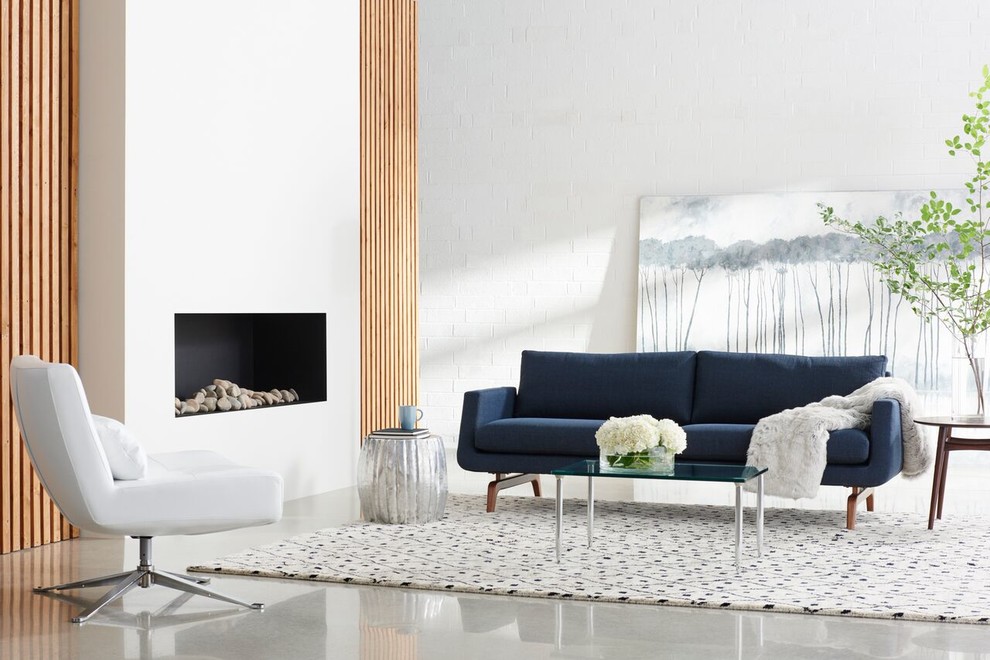 Imagen de salón para visitas abierto contemporáneo de tamaño medio sin televisor con paredes blancas, todas las chimeneas y suelo blanco