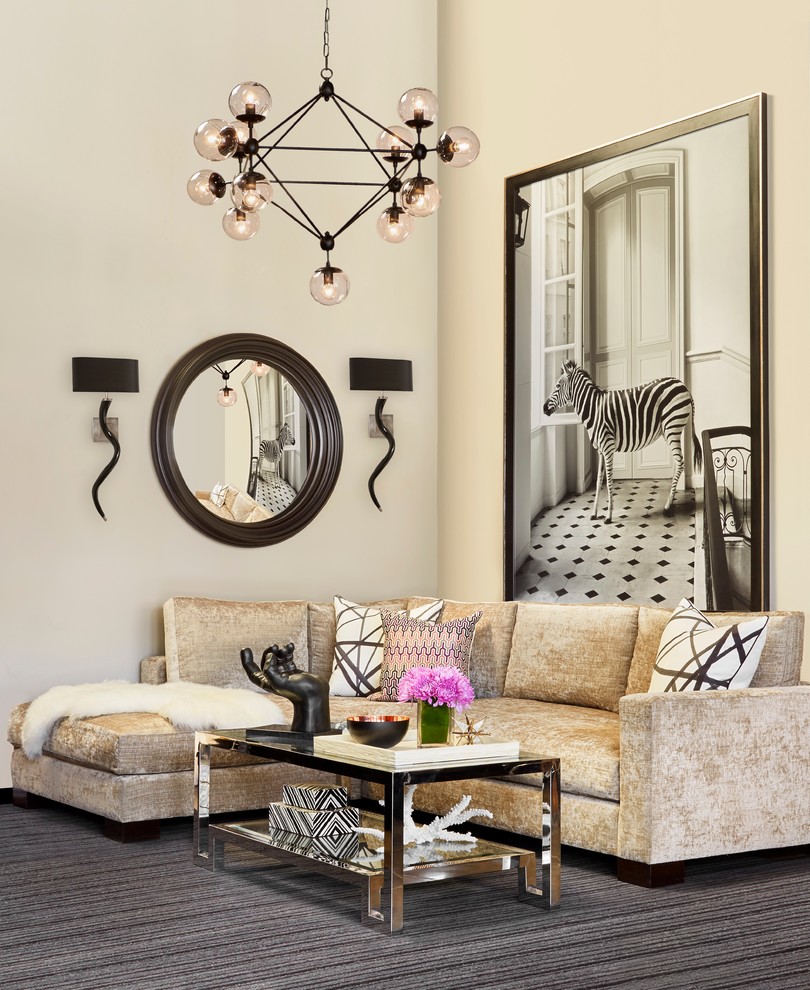 Modelo de salón cerrado minimalista grande con paredes beige, moqueta y suelo gris