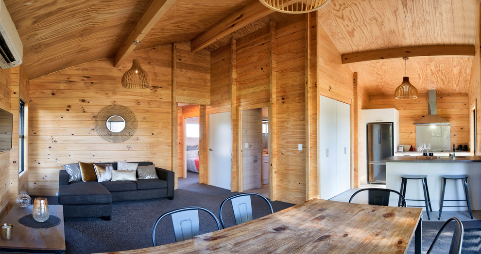 Aménagement d'un petit salon scandinave ouvert avec un mur marron, moquette et un sol gris.