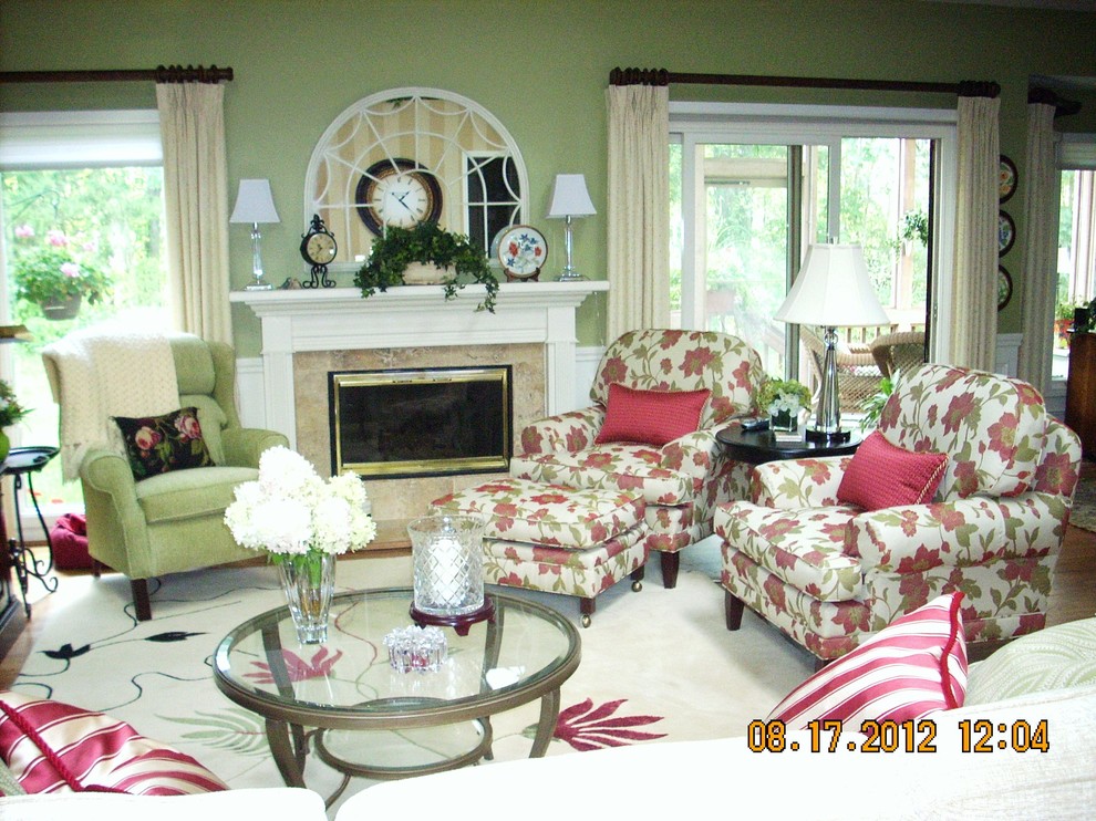 This is an example of a traditional living room in Detroit.