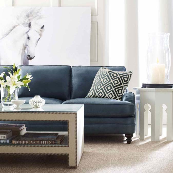 Example of a trendy living room design in Ottawa