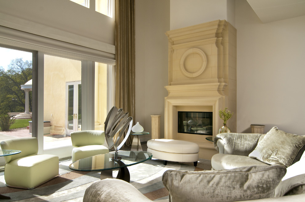 Пример оригинального дизайна: большая гостиная комната в современном стиле с стандартным камином
