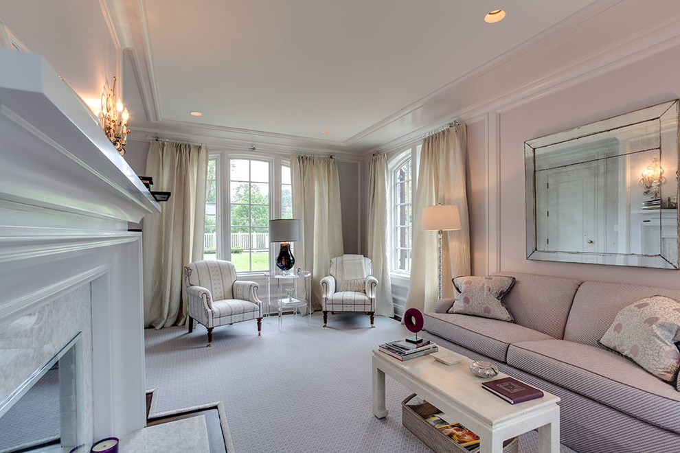 Свежая идея для дизайна: изолированная гостиная комната среднего размера в классическом стиле с ковровым покрытием, стандартным камином, фиолетовыми стенами, фасадом камина из плитки и белым полом без телевизора - отличное фото интерьера