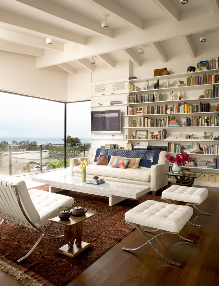 Immagine di un soggiorno minimalista con libreria e tappeto