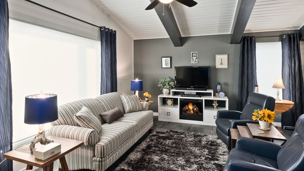 Ispirazione per un soggiorno minimalista di medie dimensioni e aperto con pareti grigie, parquet scuro e TV autoportante