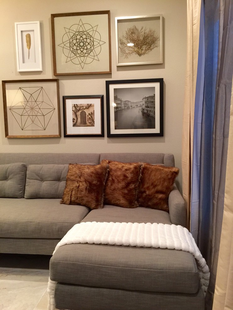 Foto di un soggiorno design di medie dimensioni e chiuso con angolo bar, pareti bianche, pavimento con piastrelle in ceramica e nessuna TV