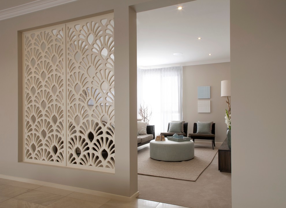 Mittelgroßes, Abgetrenntes Modernes Wohnzimmer mit beiger Wandfarbe in Melbourne
