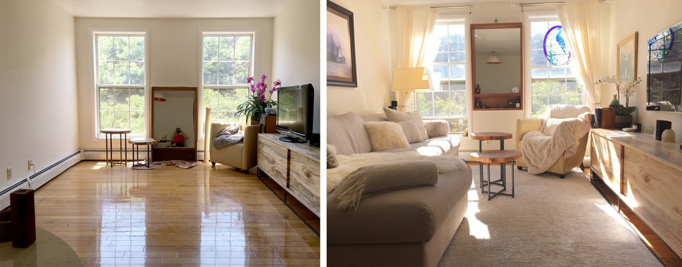 Пример оригинального дизайна: маленькая парадная, изолированная гостиная комната в стиле модернизм с белыми стенами, ковровым покрытием и телевизором на стене для на участке и в саду