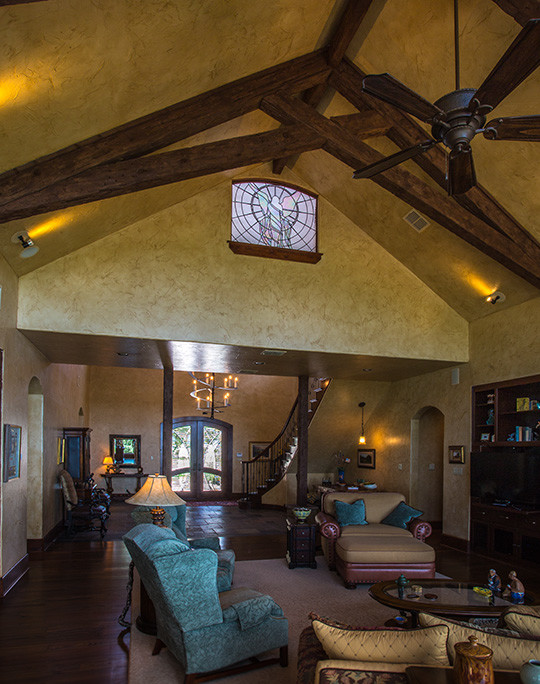 Mountain style open concept dark wood floor living room photo in Austin with beige walls