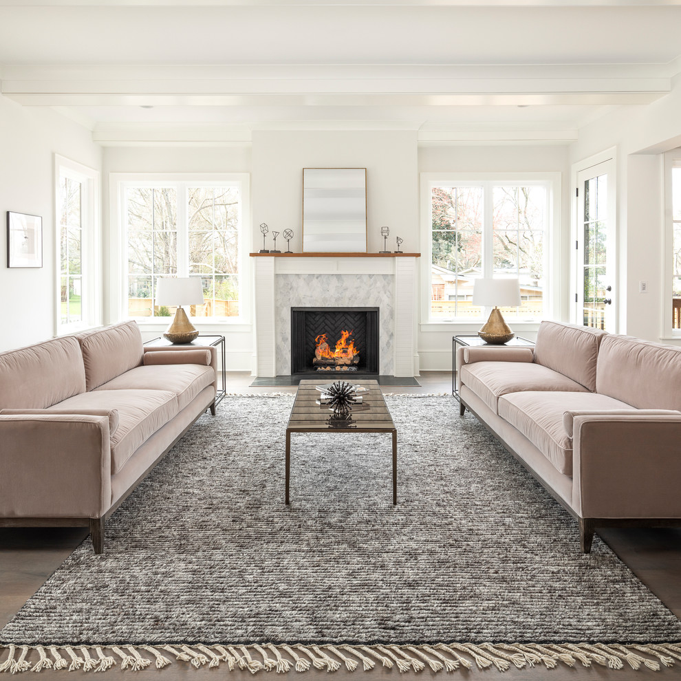 シャーロットにある高級な広いカントリー風のおしゃれなLDK (ベージュの壁、無垢フローリング、標準型暖炉、タイルの暖炉まわり、茶色い床) の写真