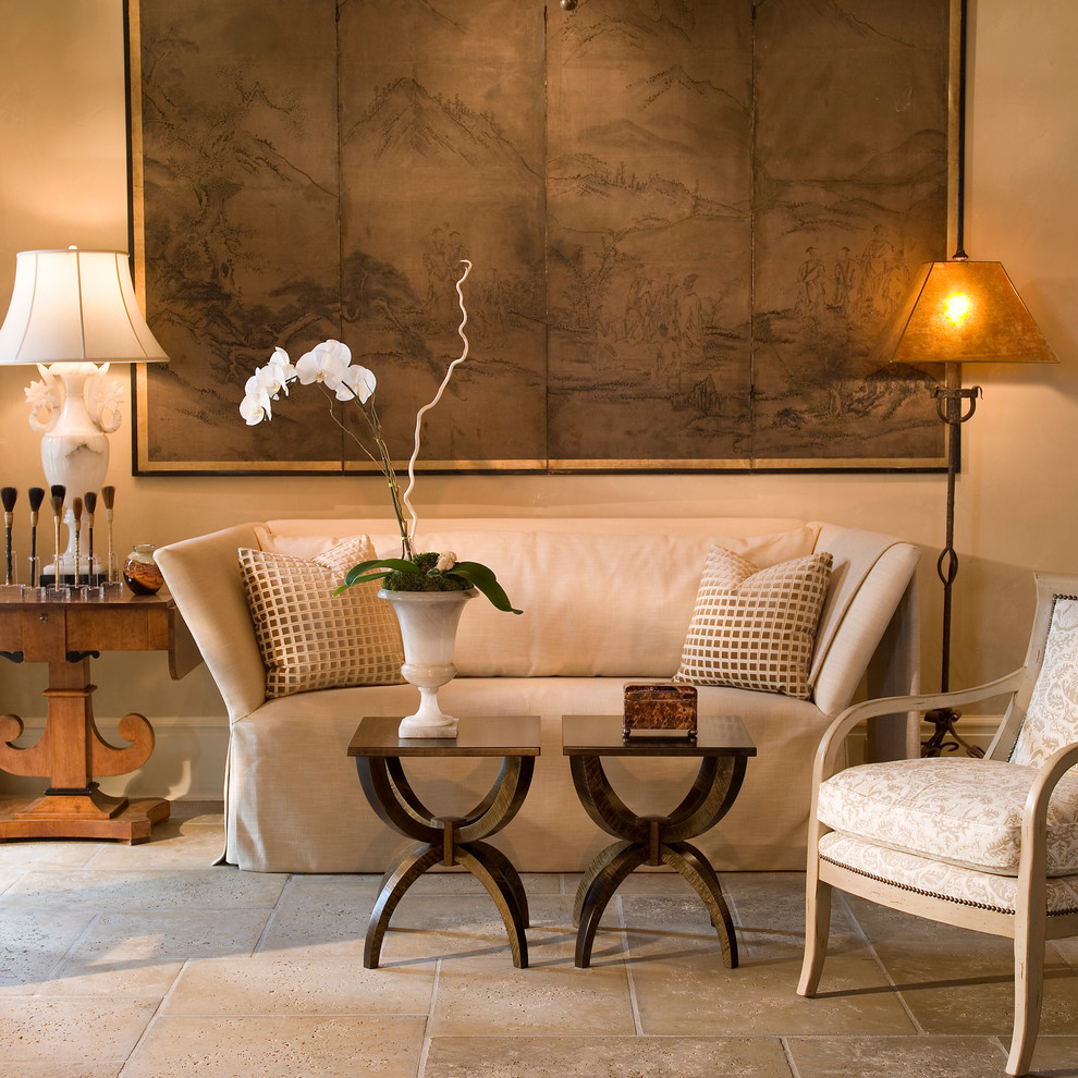 Imagen de salón para visitas abierto tradicional renovado con paredes beige y suelo de cemento
