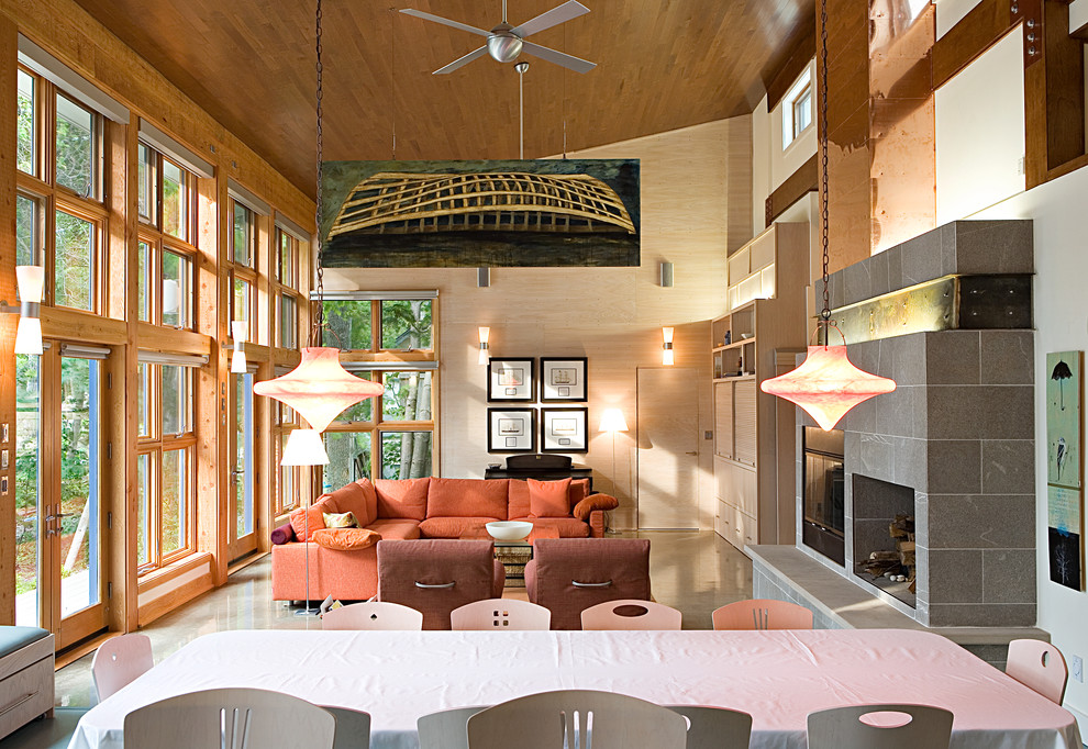 Идея дизайна: гостиная комната в морском стиле с бетонным полом и стандартным камином