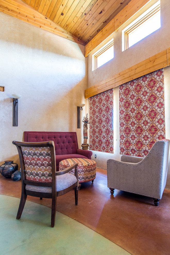 Idées déco pour un salon sud-ouest américain de taille moyenne et ouvert avec une salle de réception, un mur beige, sol en béton ciré, un poêle à bois, un manteau de cheminée en béton, aucun téléviseur et un sol vert.