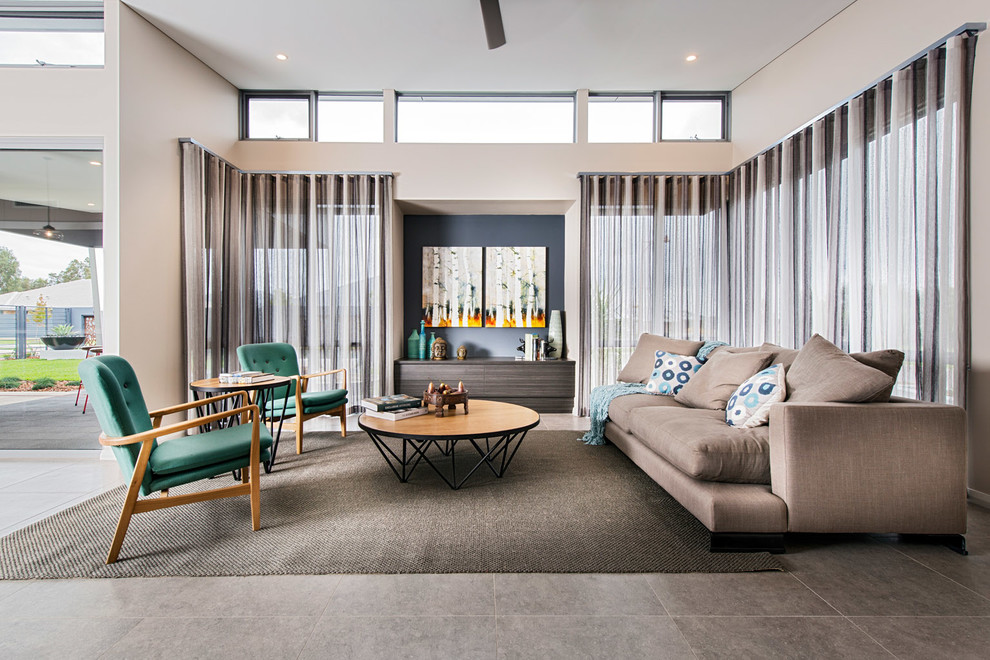 Fernseherloses Modernes Wohnzimmer ohne Kamin mit beiger Wandfarbe in Perth