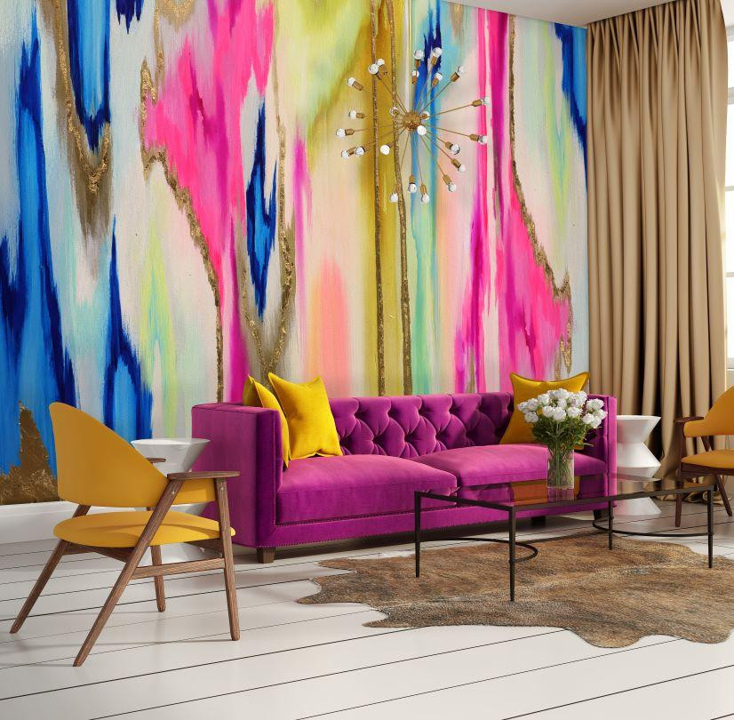 Стильный дизайн: гостиная комната в стиле шебби-шик с разноцветными стенами, белым полом и обоями на стенах - последний тренд