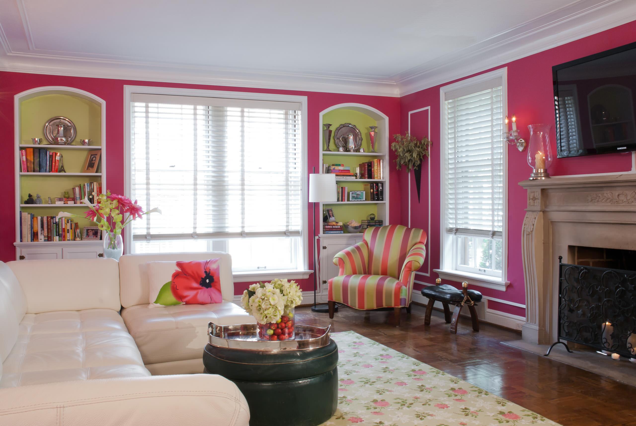 75 Living Room With Pink Walls Ideas