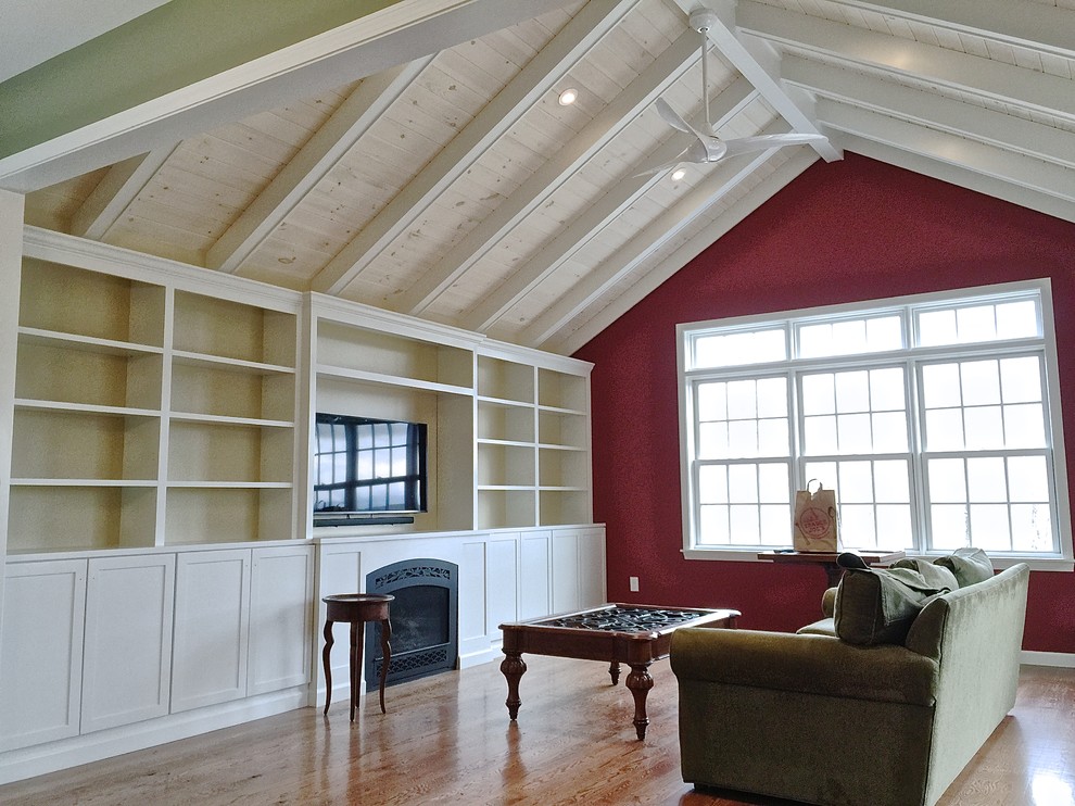 Ejemplo de salón abierto de estilo de casa de campo de tamaño medio con paredes beige, suelo de madera oscura, todas las chimeneas, marco de chimenea de madera y pared multimedia
