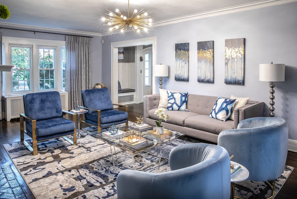 Foto di un soggiorno chiuso con pareti blu, parquet scuro e pavimento marrone