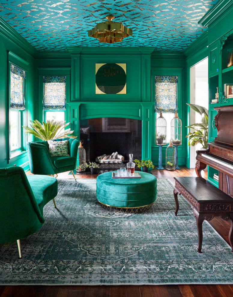 Inspiration for a traditional living room in Chicago.