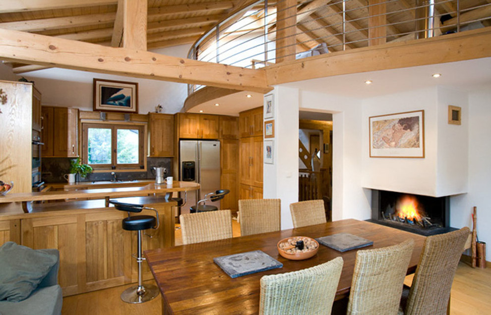 Example of a mountain style living room design in Sussex