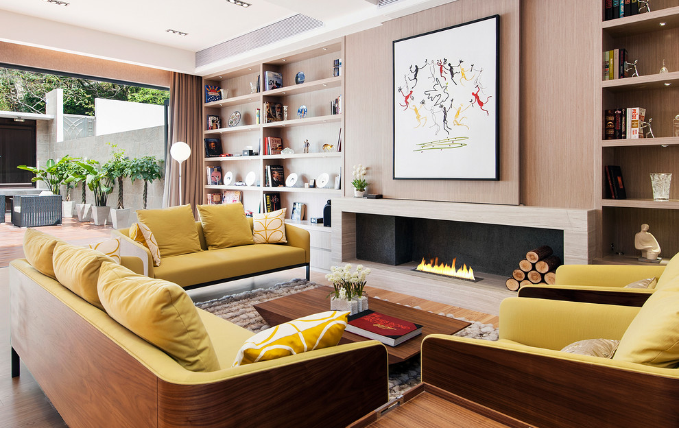 Esempio di un soggiorno contemporaneo con pavimento in legno massello medio, camino lineare Ribbon e nessuna TV