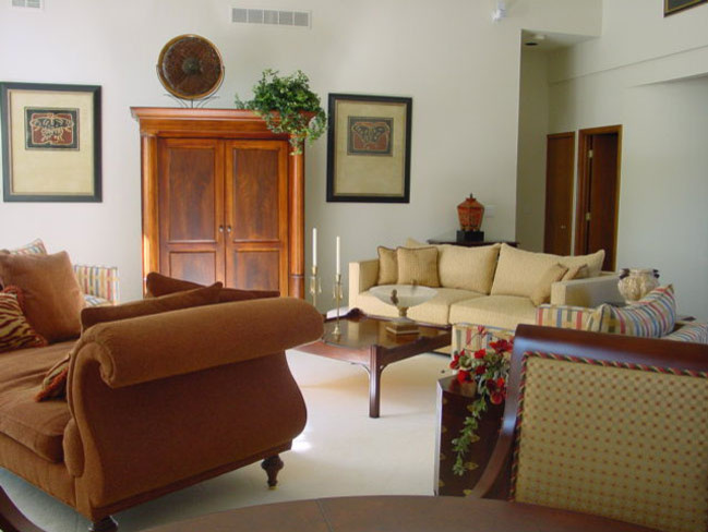 Elegant living room photo in Detroit