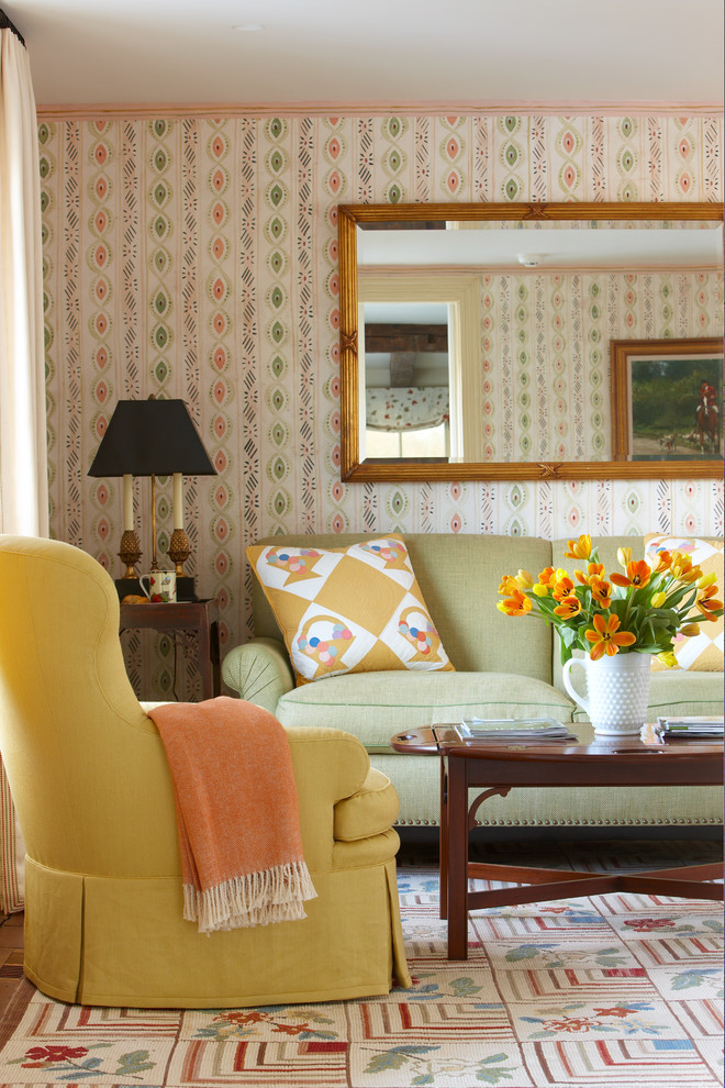Esempio di un soggiorno country di medie dimensioni e chiuso con sala formale, pareti multicolore e pavimento in legno massello medio