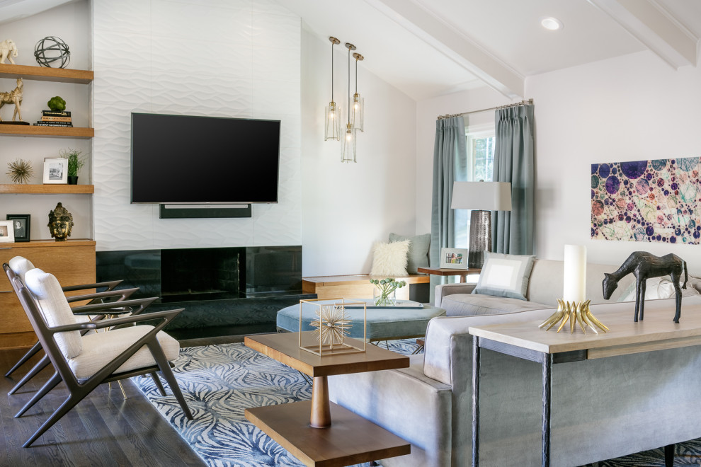Esempio di un grande soggiorno contemporaneo aperto con TV a parete e pavimento grigio