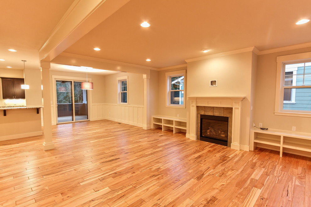 Arts and crafts living room photo in Seattle