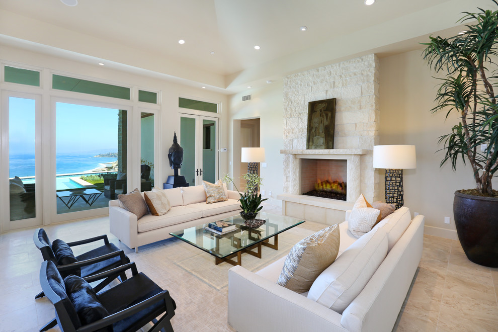 На фото: парадная гостиная комната среднего размера в морском стиле с стандартным камином, фасадом камина из камня и белыми стенами без телевизора