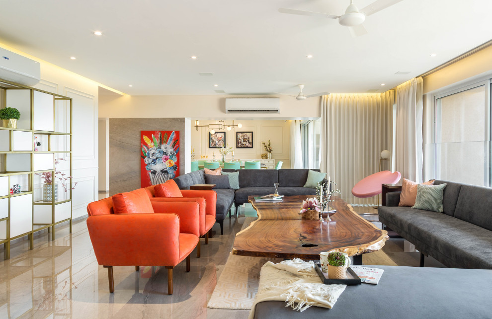 Idee per un soggiorno contemporaneo aperto con pareti beige e pavimento grigio