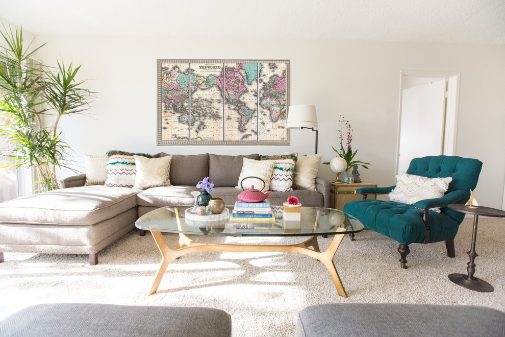 Example of a transitional living room design in Los Angeles