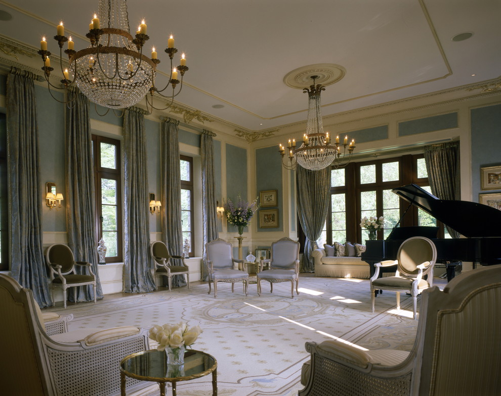 Свежая идея для дизайна: большая изолированная гостиная комната в классическом стиле с музыкальной комнатой, синими стенами и ковровым покрытием без камина - отличное фото интерьера