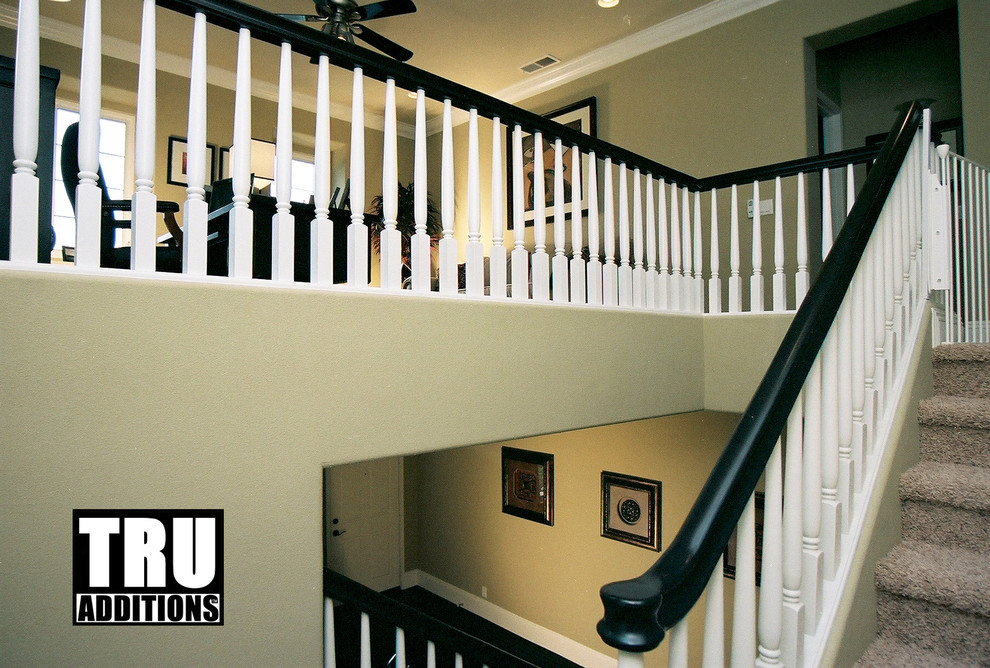 Inspiration for a medium sized classic staircase in Orange County.
