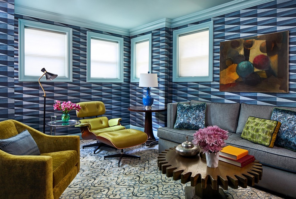 Foto di un soggiorno eclettico chiuso e di medie dimensioni con pareti blu, moquette, pavimento multicolore, nessun camino e nessuna TV