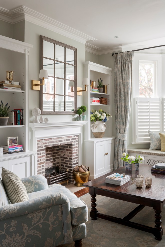 Mid-sized transitional living room photo in London