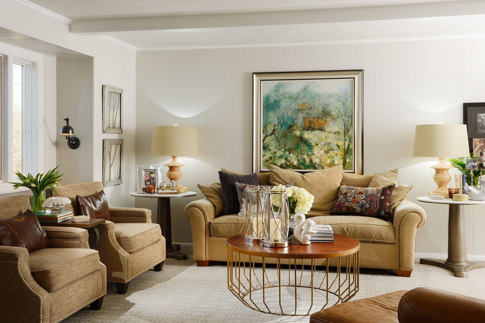 Стильный дизайн: открытая гостиная комната среднего размера в классическом стиле с белыми стенами, ковровым покрытием, стандартным камином и фасадом камина из кирпича без телевизора - последний тренд