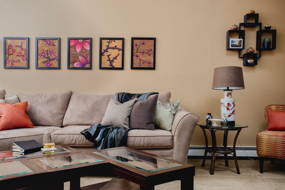 Ispirazione per un soggiorno minimal di medie dimensioni con pareti beige, moquette, nessun camino e TV a parete