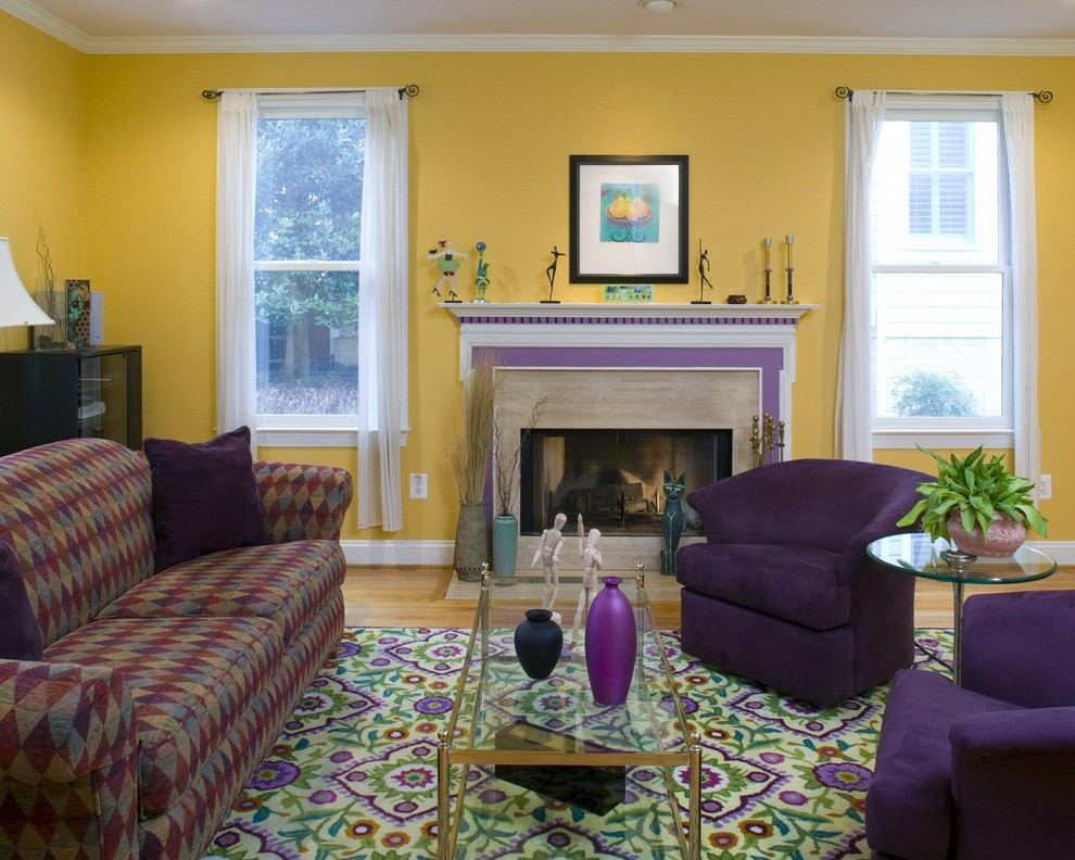 Inspiration för ett eklektiskt vardagsrum, med gula väggar
