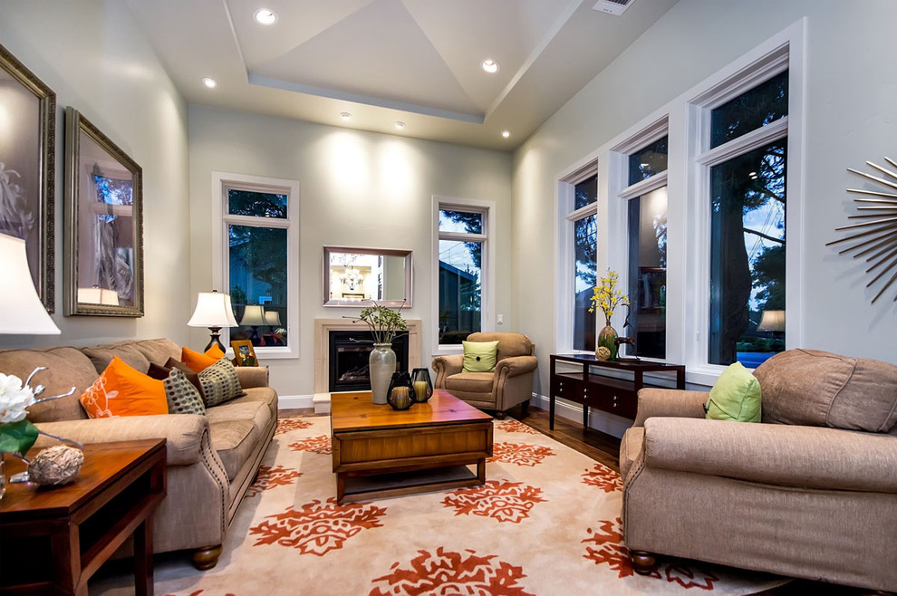 Photo of a contemporary living room in San Francisco.