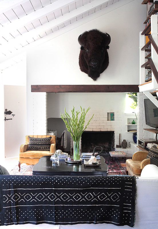 Design ideas for a rustic living room in Los Angeles.