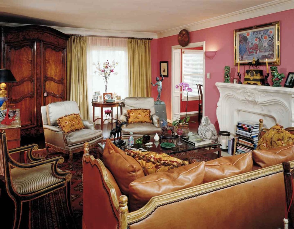 Foto de salón cerrado contemporáneo con paredes rosas y todas las chimeneas