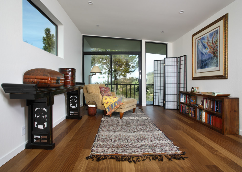 Eclectic living room photo in San Francisco