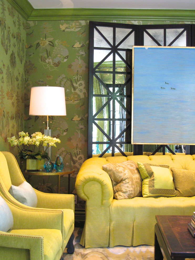 Стильный дизайн: парадная, изолированная гостиная комната среднего размера в стиле фьюжн с зелеными стенами без камина, телевизора - последний тренд