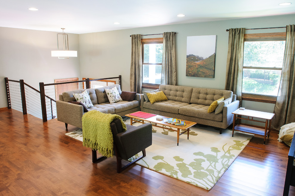 Esempio di un soggiorno design con pareti grigie e tappeto