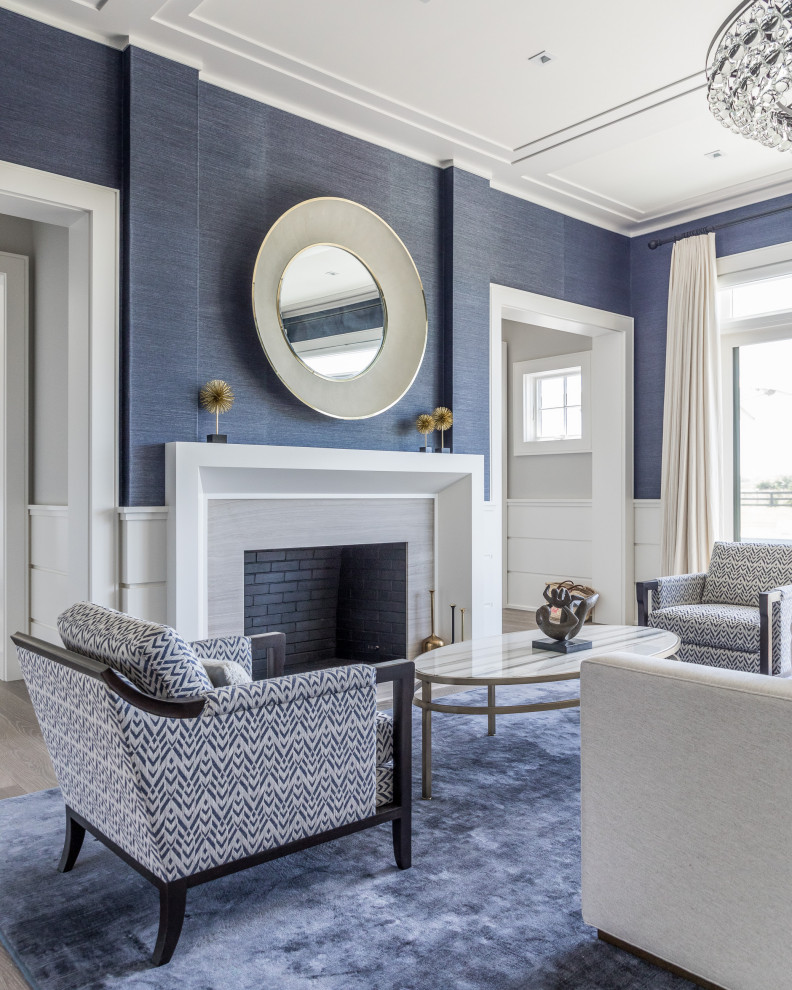 Свежая идея для дизайна: парадная, изолированная гостиная комната в стиле неоклассика (современная классика) с синими стенами, паркетным полом среднего тона, стандартным камином и коричневым полом без телевизора - отличное фото интерьера