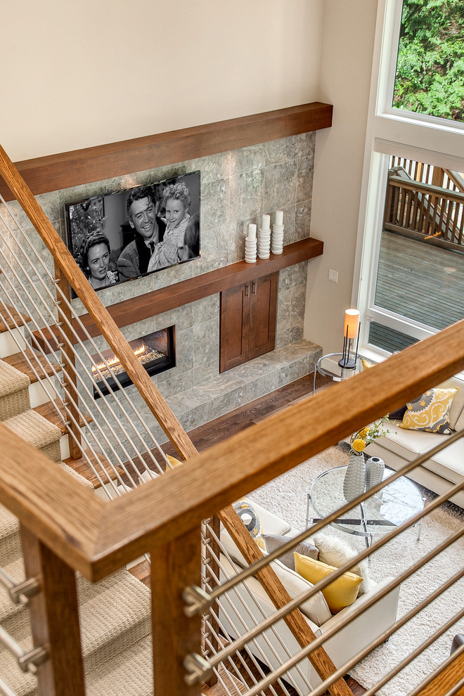シアトルにある高級な広いトランジショナルスタイルのおしゃれな階段の写真