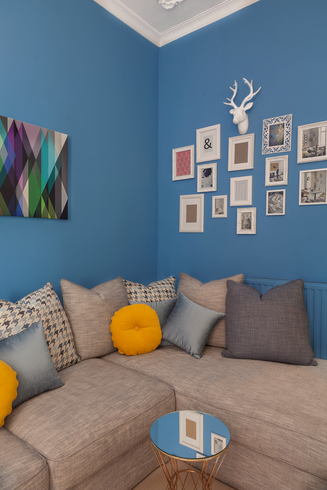 Esempio di un soggiorno bohémian con pareti blu