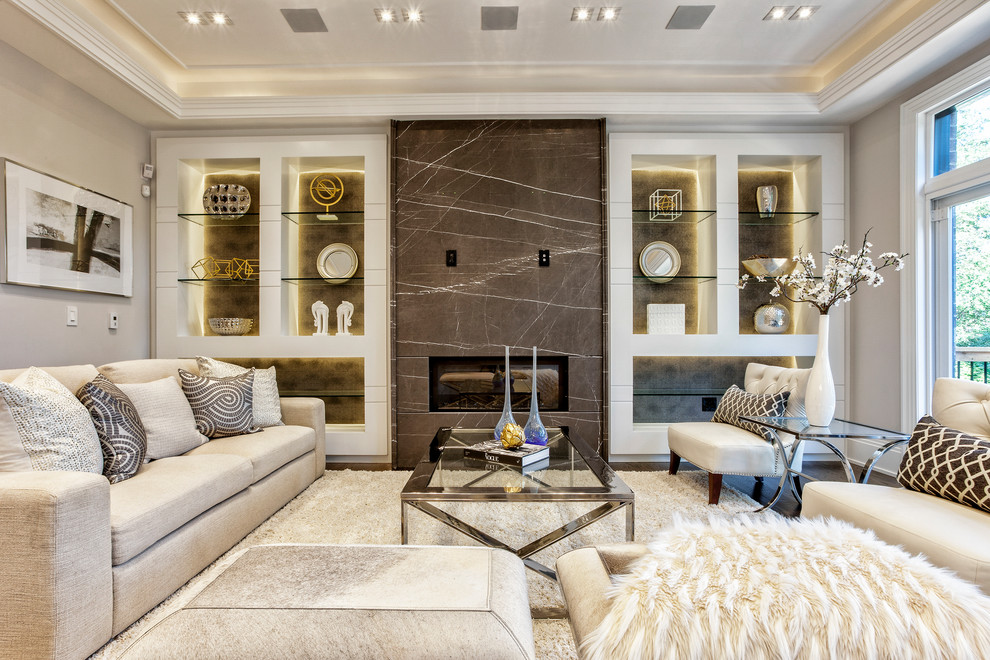 Свежая идея для дизайна: парадная, изолированная гостиная комната в современном стиле с серыми стенами и горизонтальным камином - отличное фото интерьера