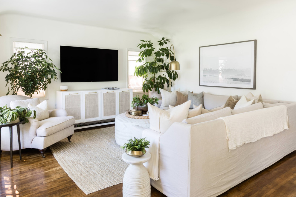 Beach style living room photo in Orange County
